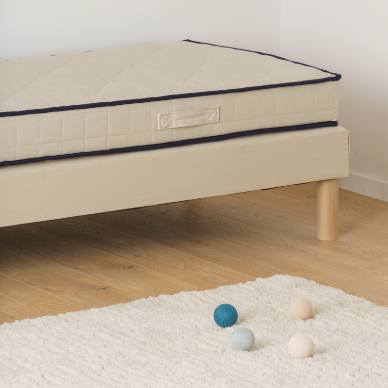 image représentant un lit avec un matelas en latex naturel Cosme