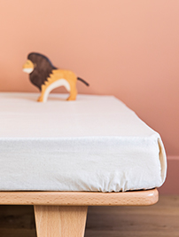 Drap housse Le Petit Cosme, recouvrant un matelas