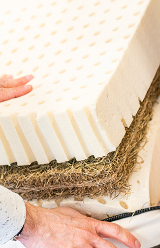 Garnissage d'un matelas en latex naturel Cosme