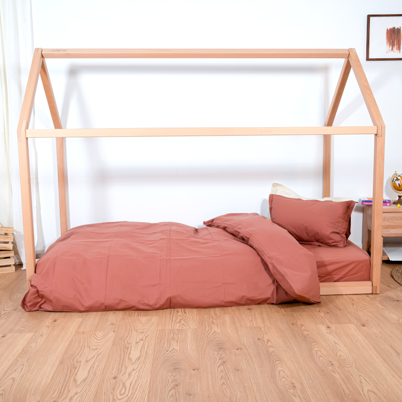 Image représentant le lit cabane avec une parure de couleur Terracota