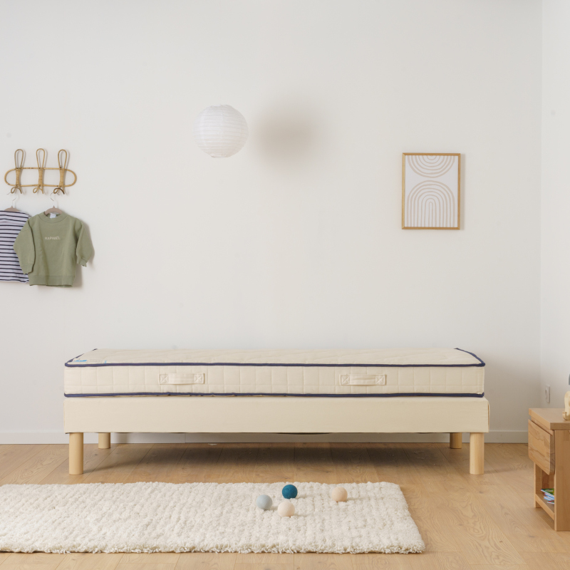 image représentant un lit avec un matelas en latex naturel Cosme