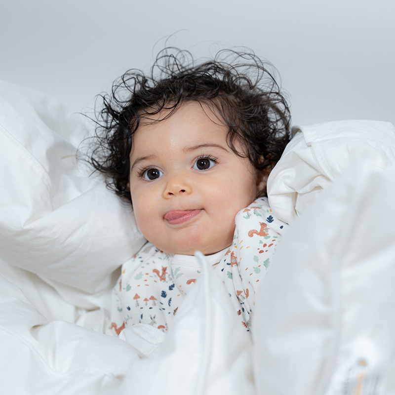 Bébé emmitouflé dans la couette bébé Le Petit Cosme