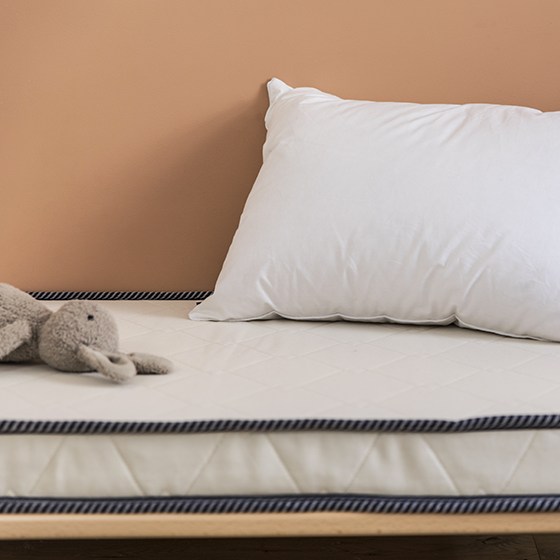 Matelas bébé - naturel - Le Petit Cosme, oreiller et peluche.