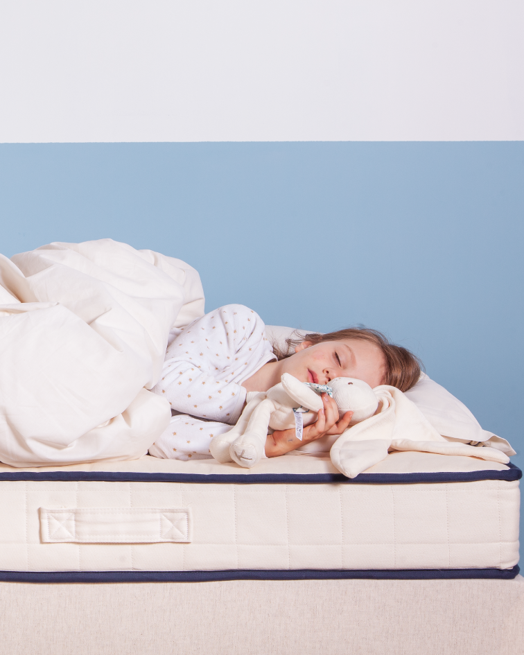 Image représentant un enfant sur un matelas Le Petit Cosme