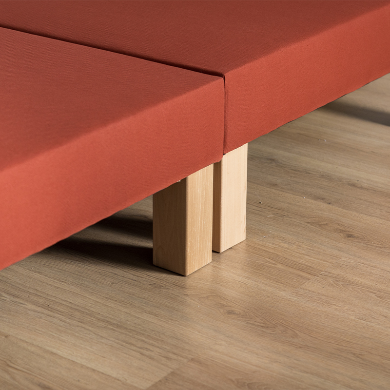 sommier tapissier terracotta avec les pieds rectangulaires
