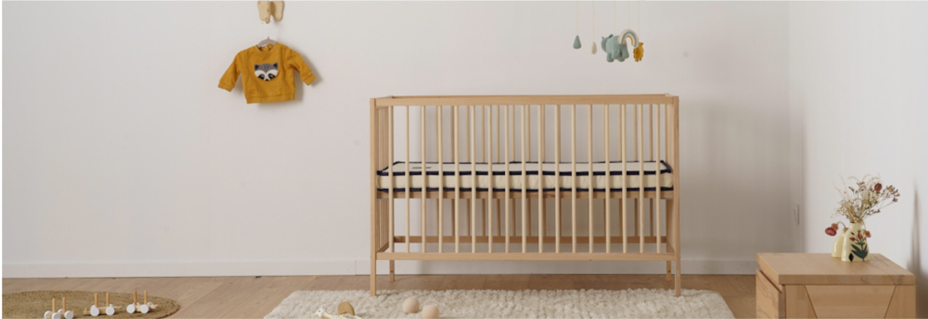 Chambre avec un lit bébé Le Petit Cosme